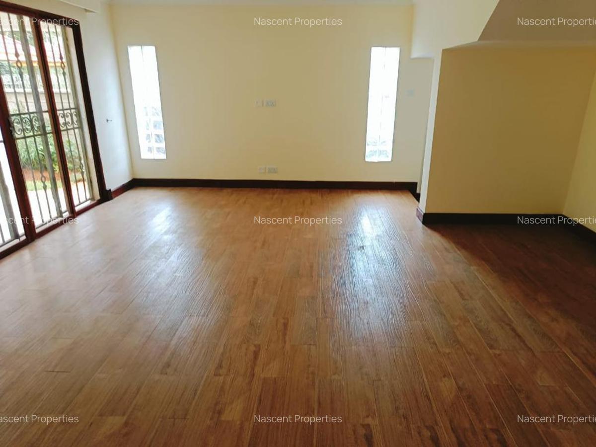 5 Bed Villa with En Suite in Spring Valley - 4