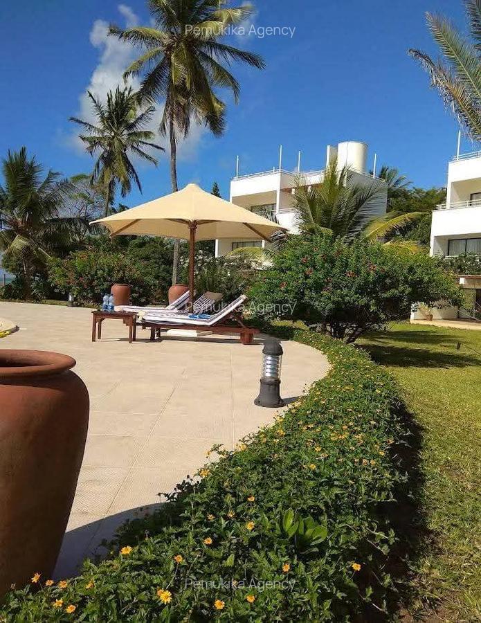 6 Bed Villa with En Suite in Diani - 4