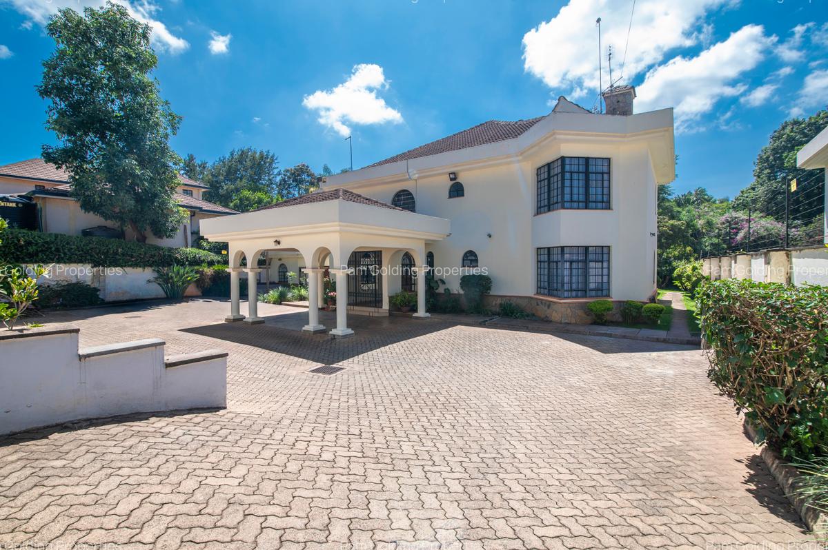 5 Bed House with En Suite in Runda - 1