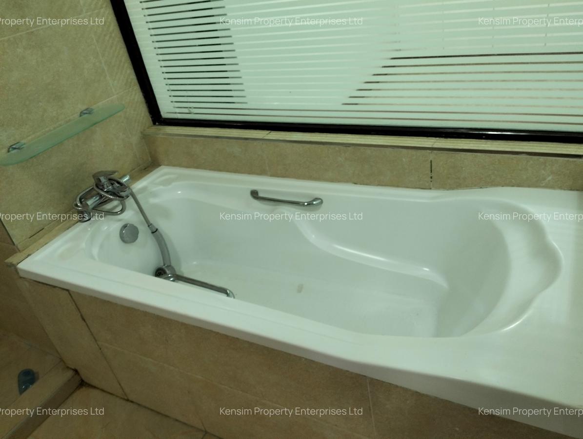 4 Bed Townhouse with En Suite in Lavington - 15