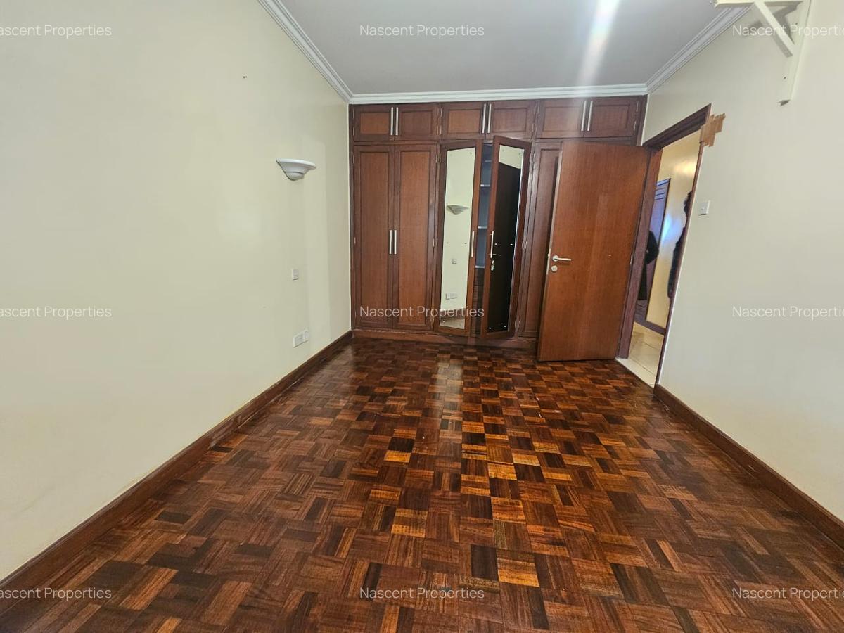 4 Bed Apartment with En Suite in Riverside - 13