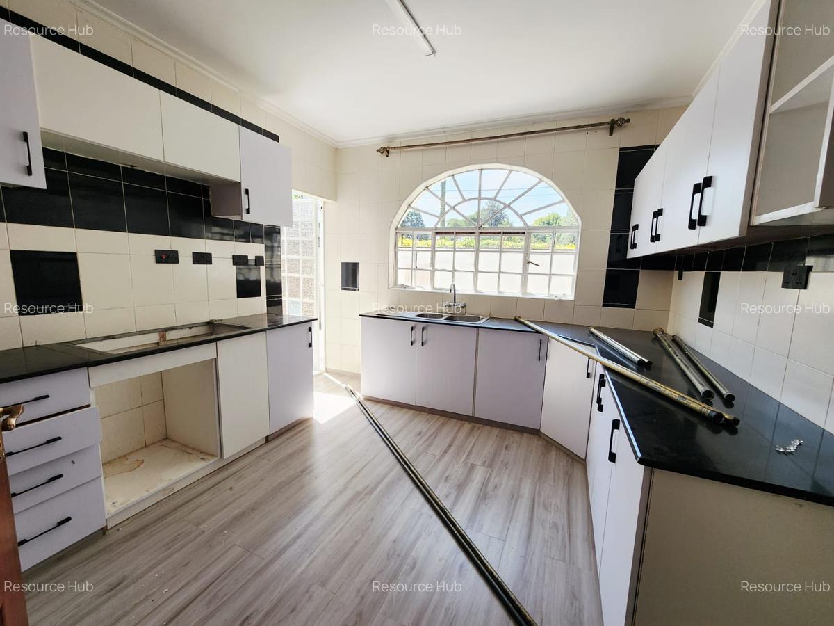 4 Bed Townhouse with En Suite at Lavington - 5