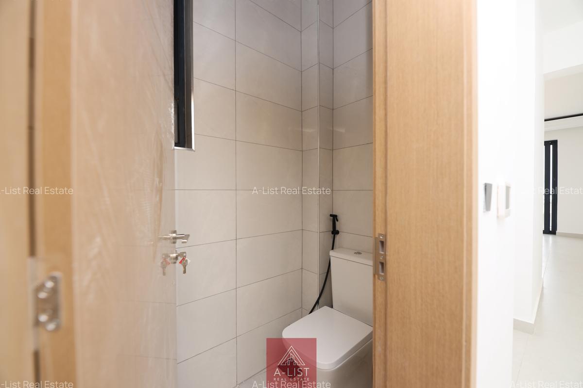 3 Bed Apartment with En Suite at Brookside Drive - 17