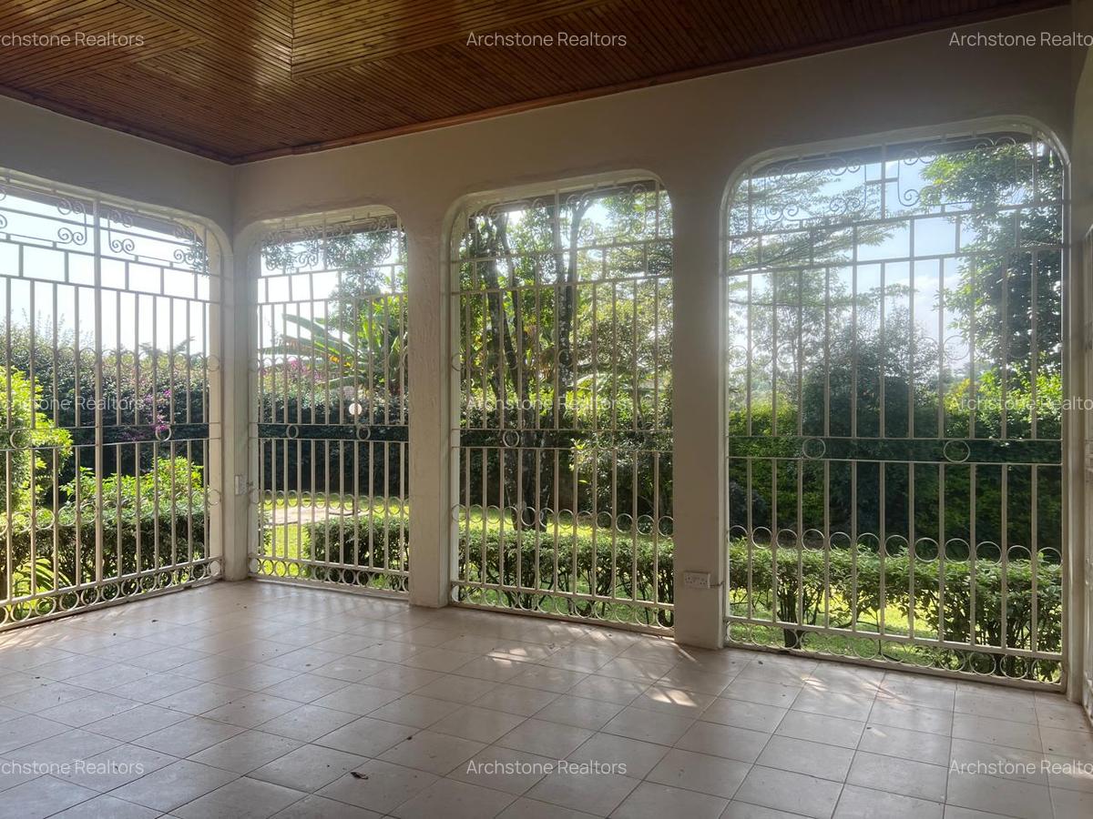 5 Bed House with En Suite in Runda - 11