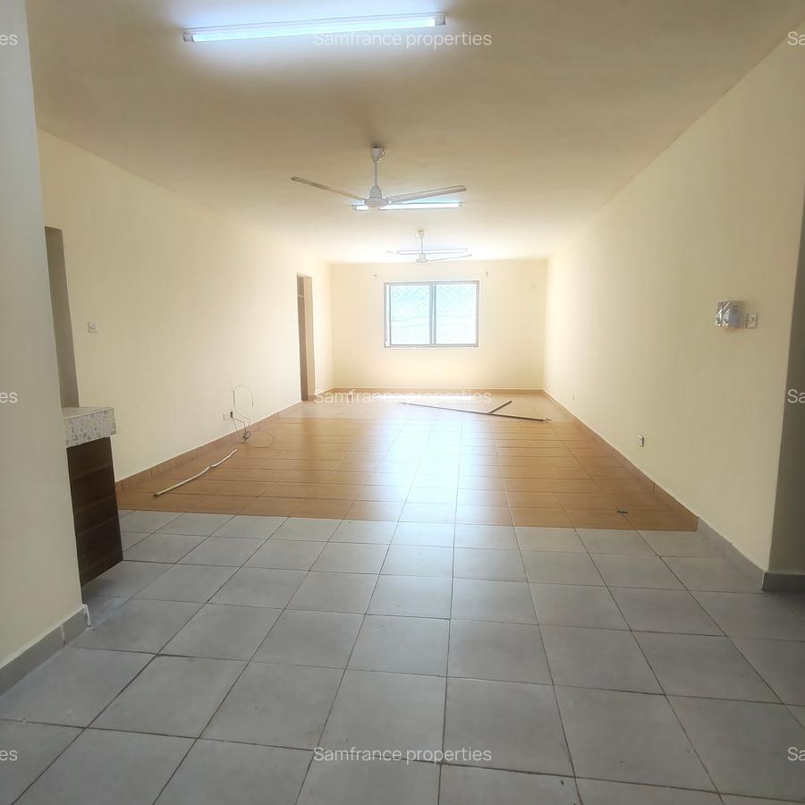 3 Bed Apartment with En Suite at Links Road - 1