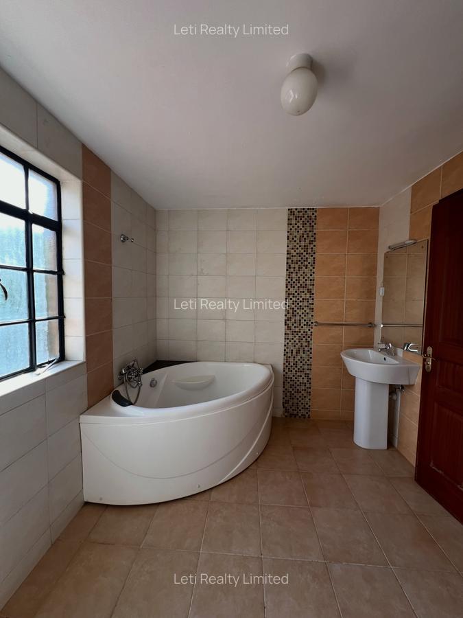 5 Bed Townhouse with En Suite in Lavington - 13