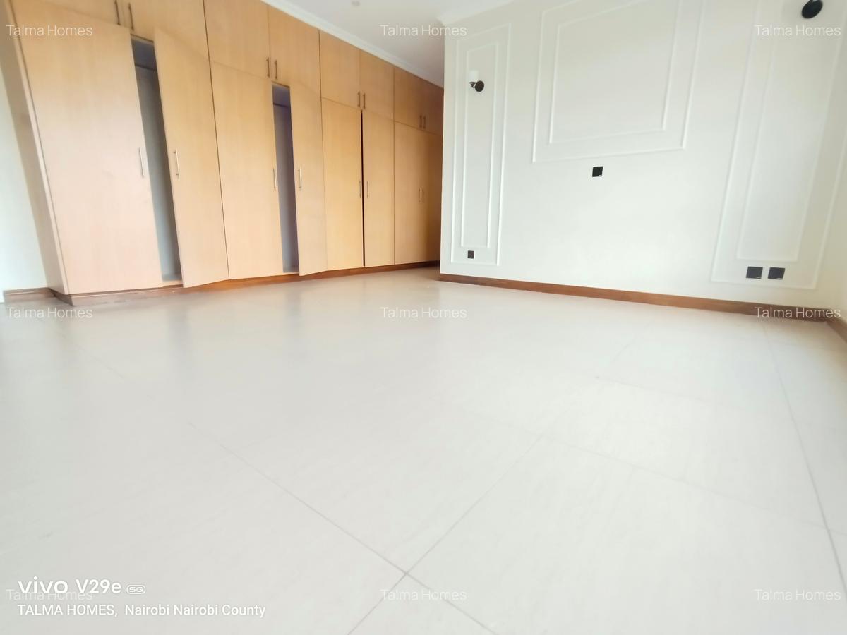 4 Bed Apartment with En Suite at Facing Statehouse - 3