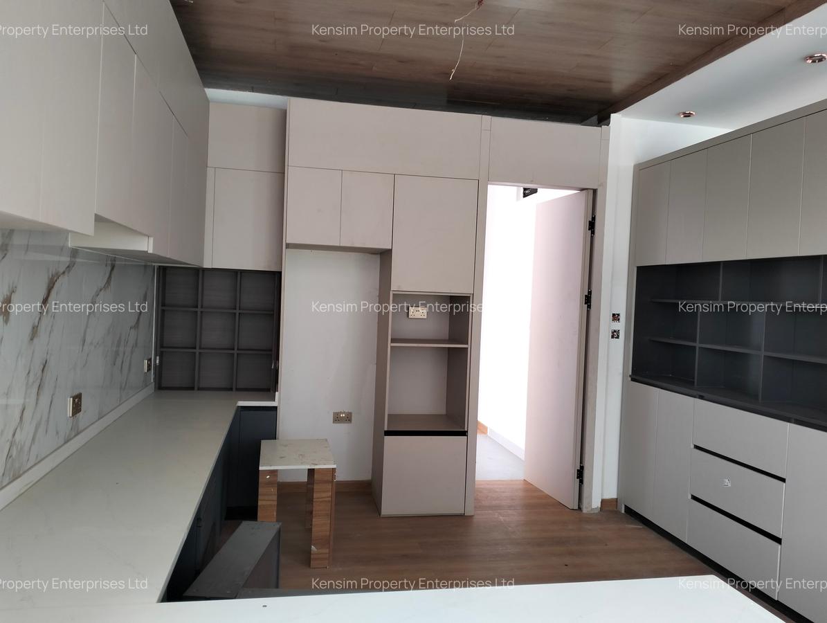 5 Bed Townhouse with En Suite in Lavington - 10
