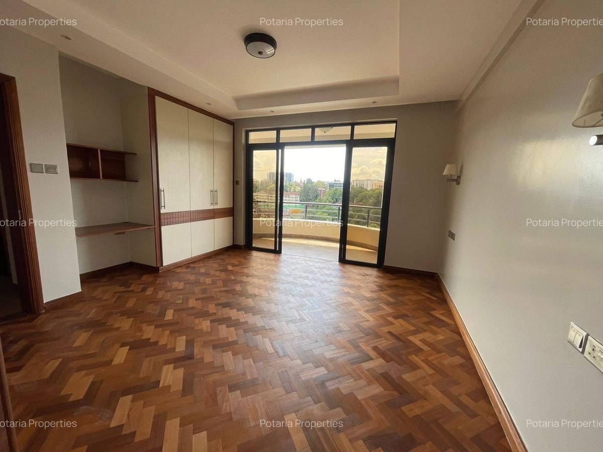 4 Bed Apartment with En Suite in Riverside - 11