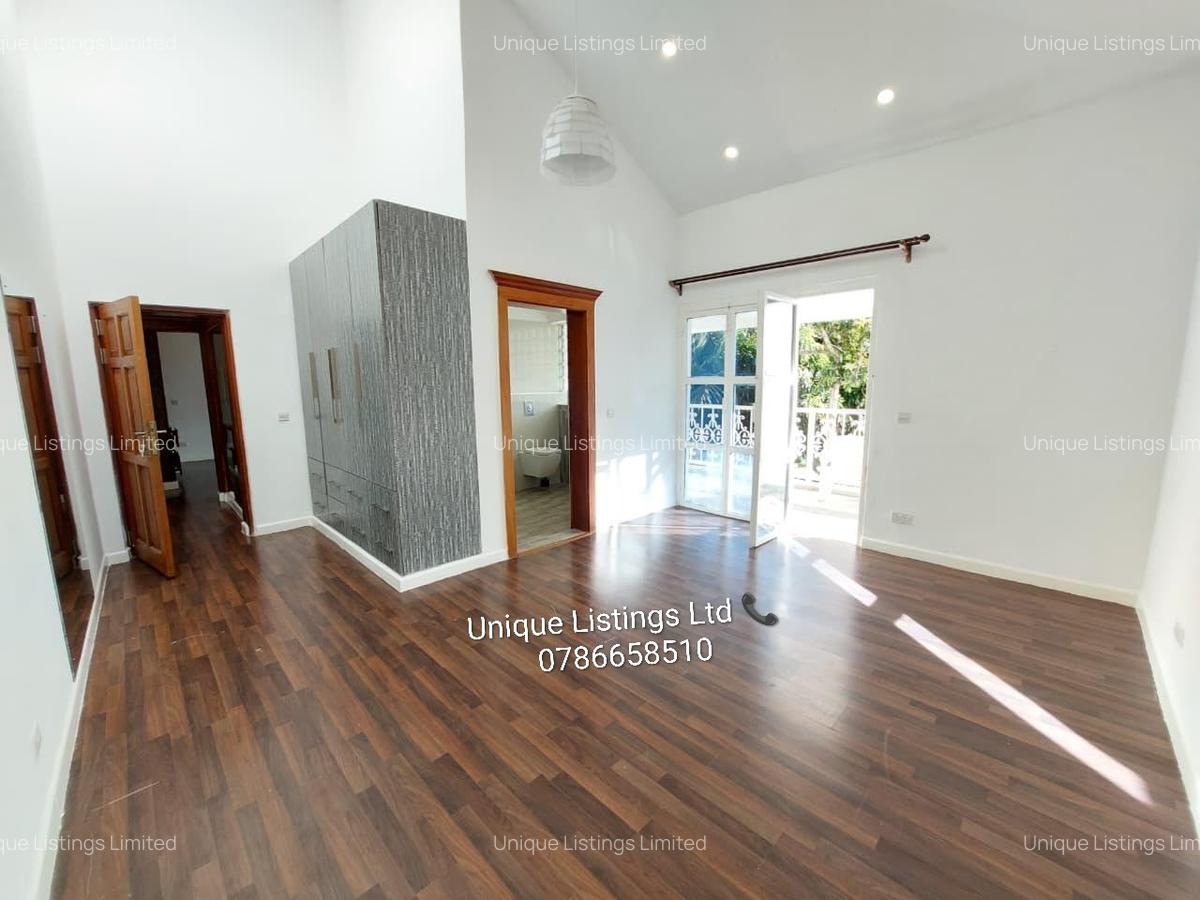 6 Bed House with En Suite in Runda - 11