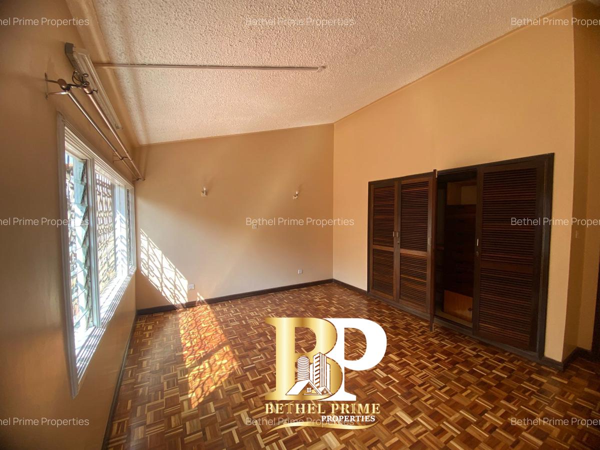 3 Bed Townhouse with Garden in Brookside - 4