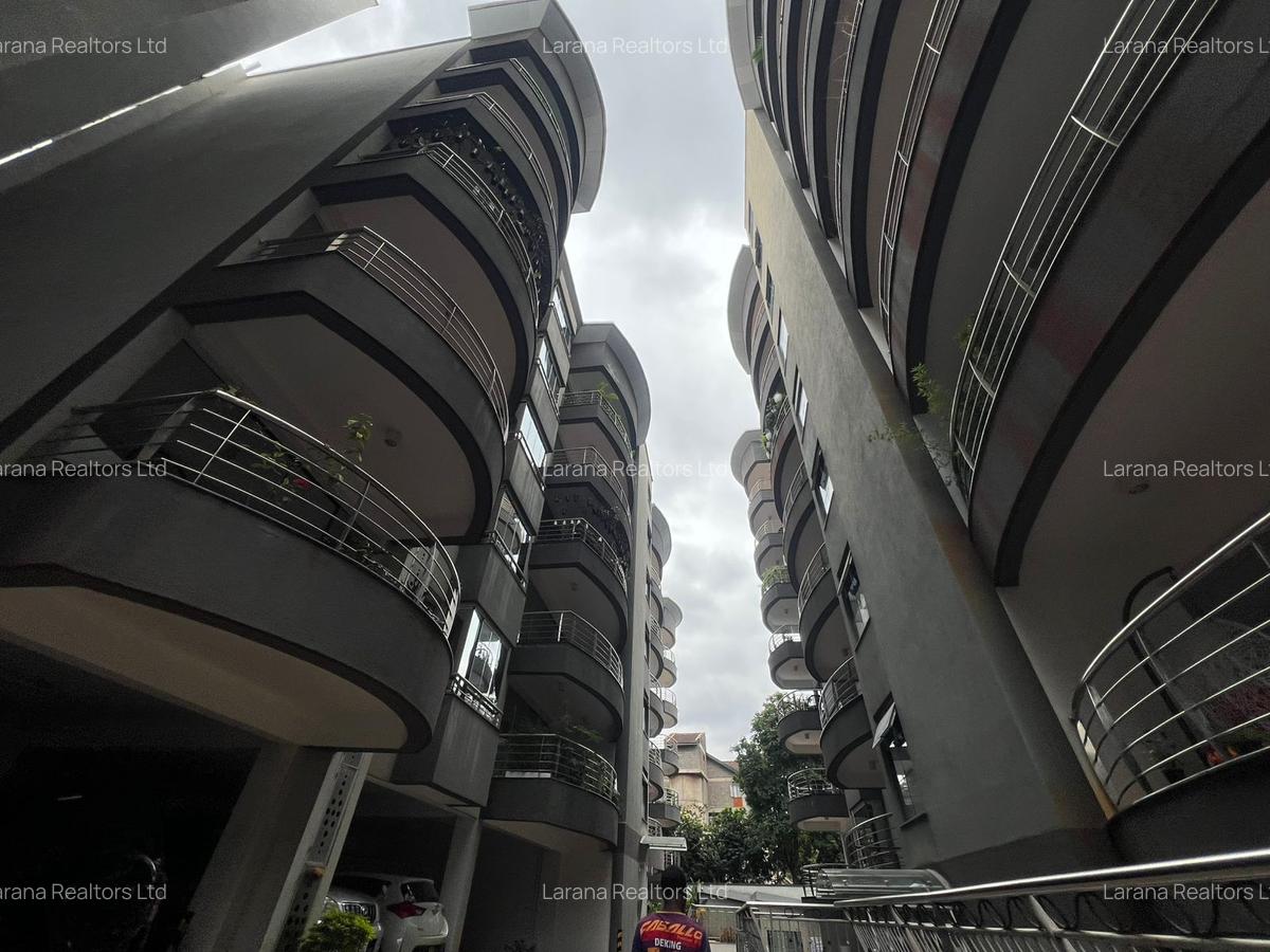 3 Bed Apartment with En Suite at Riverside Dr - 14