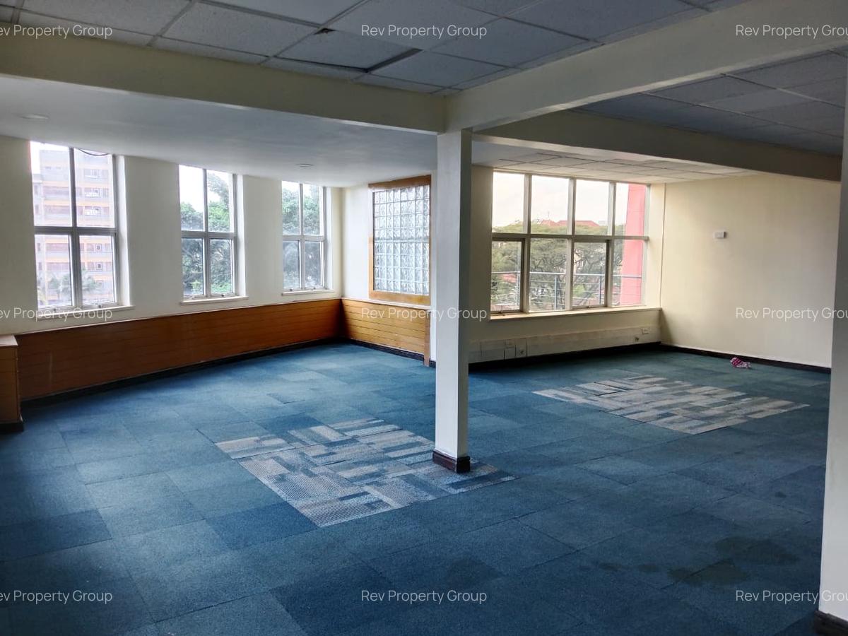 Office with Service Charge Included in Kilimani - 11