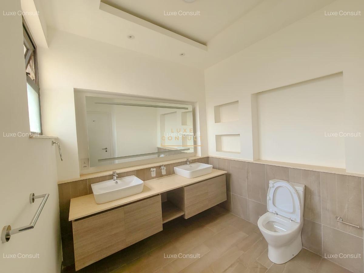3 Bed Apartment with En Suite in Riverside - 8