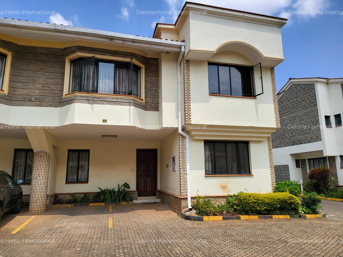 4 Bed Townhouse with En Suite in Brookside - 1