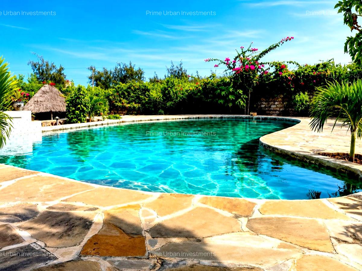 3 Bed Villa with En Suite at Watamu - 1