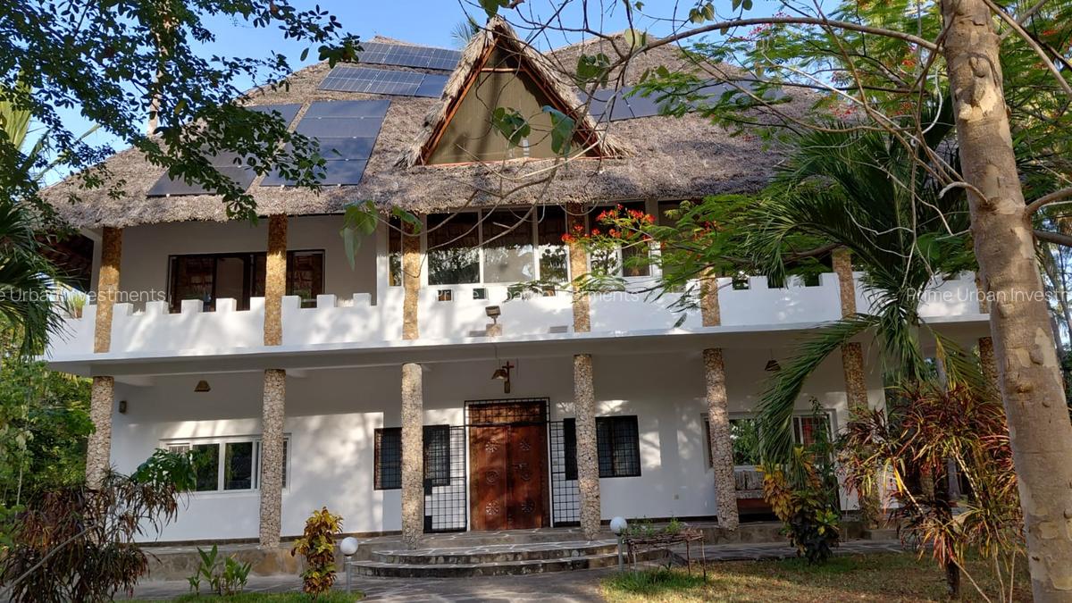 5 Bed Villa with En Suite in Watamu - 4