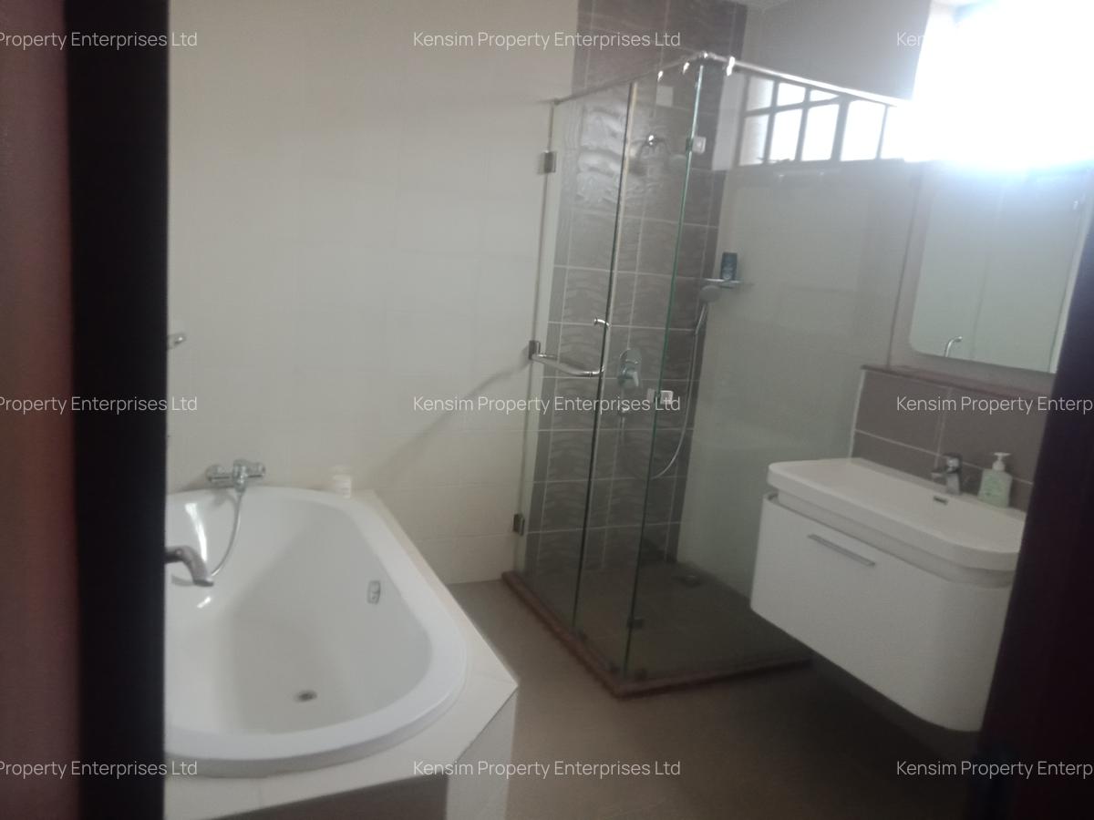 5 Bed Townhouse with En Suite in Lavington - 2