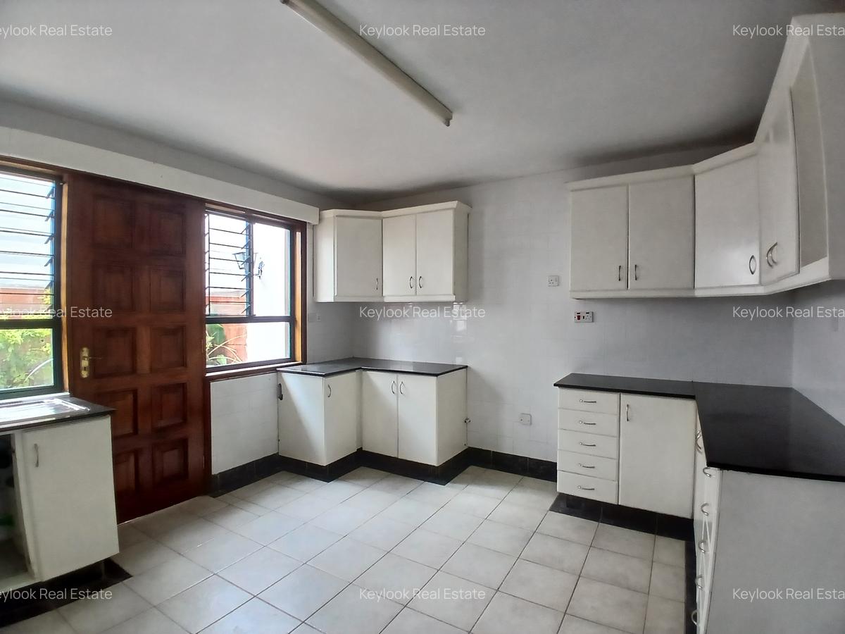 2 Bed Townhouse with En Suite at Off Mandera Road - 12
