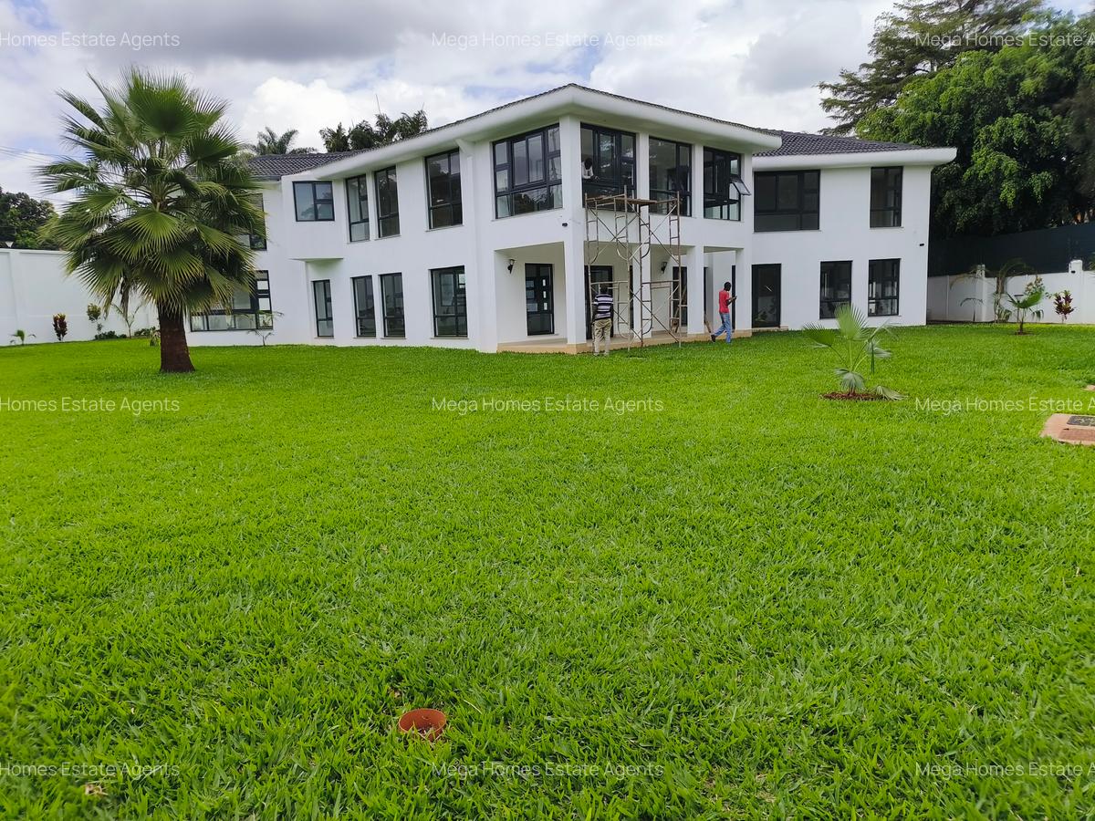 7 Bed House with En Suite in Runda - 1