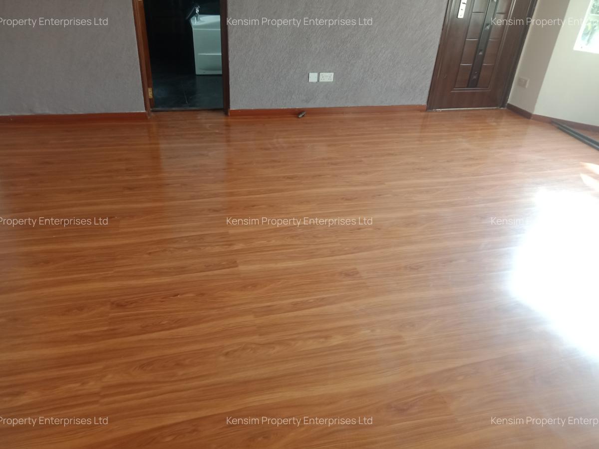 6 Bed House with En Suite in Nyari - 12