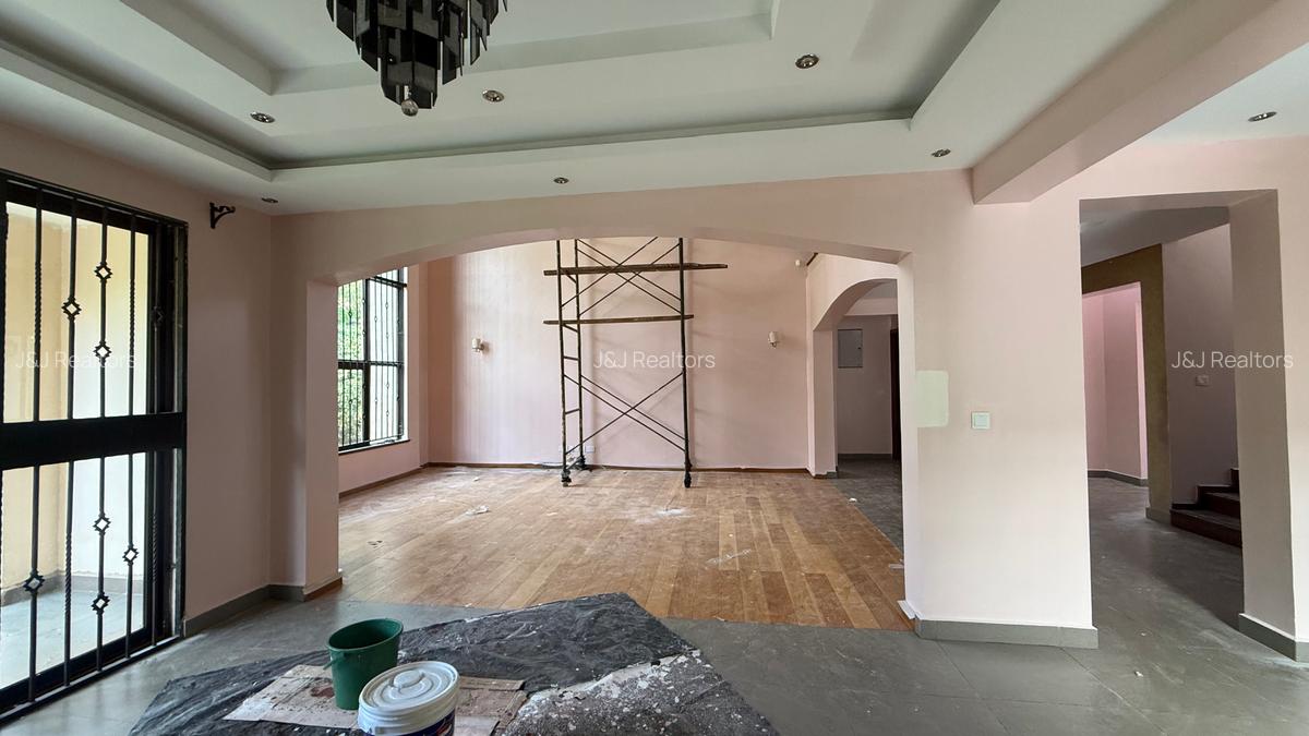 4 Bed Townhouse with En Suite in Lavington - 5