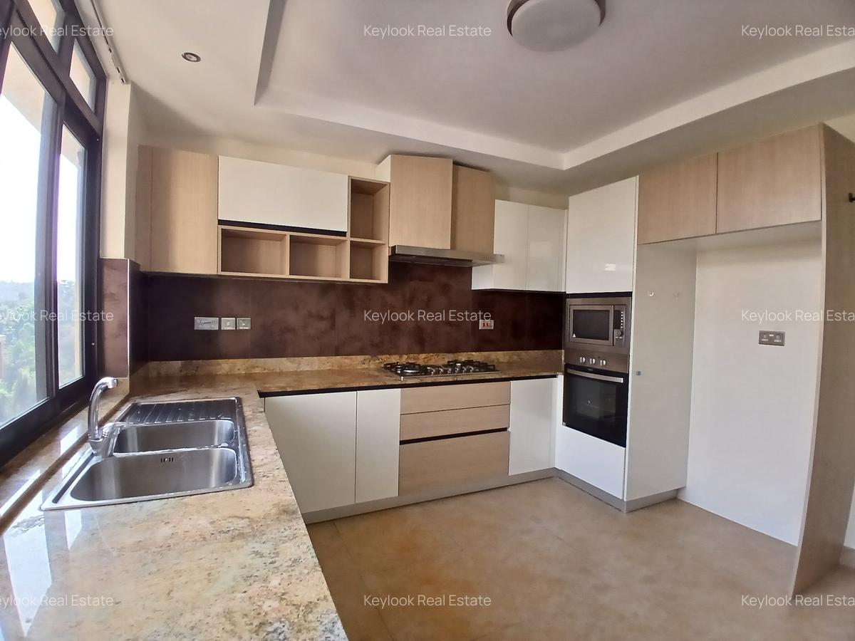 3 Bed Apartment with En Suite in Riverside - 13