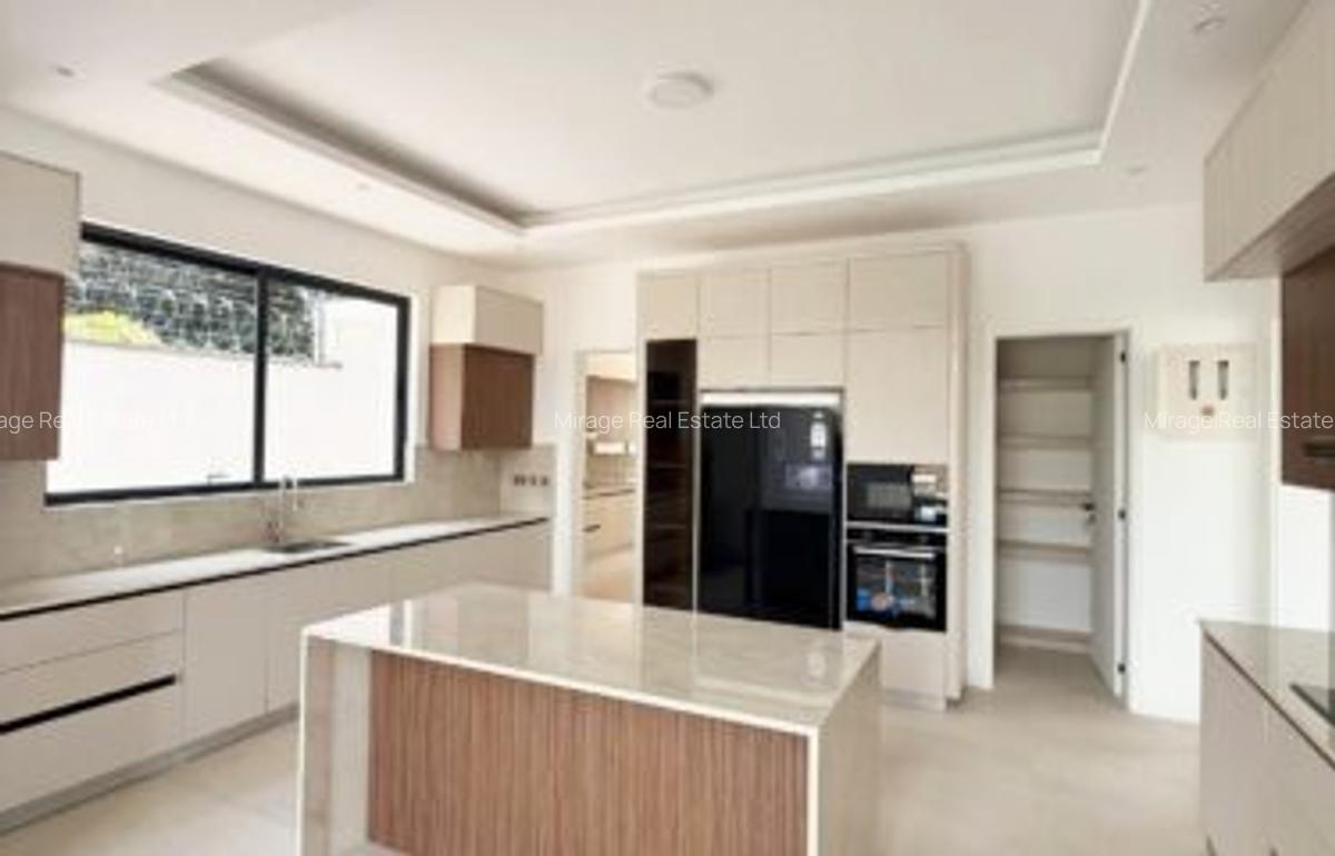 5 Bed Villa with En Suite in Lavington - 9