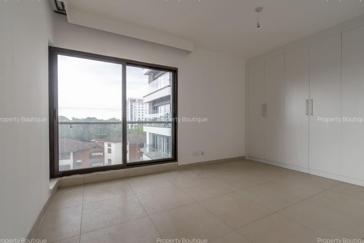 2 Bed Apartment with En Suite in Lavington - 11