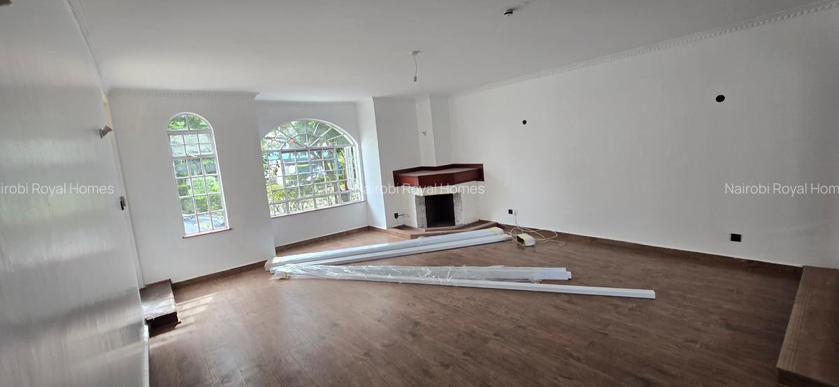 5 Bed Townhouse with En Suite at Off Convent Drive - 12