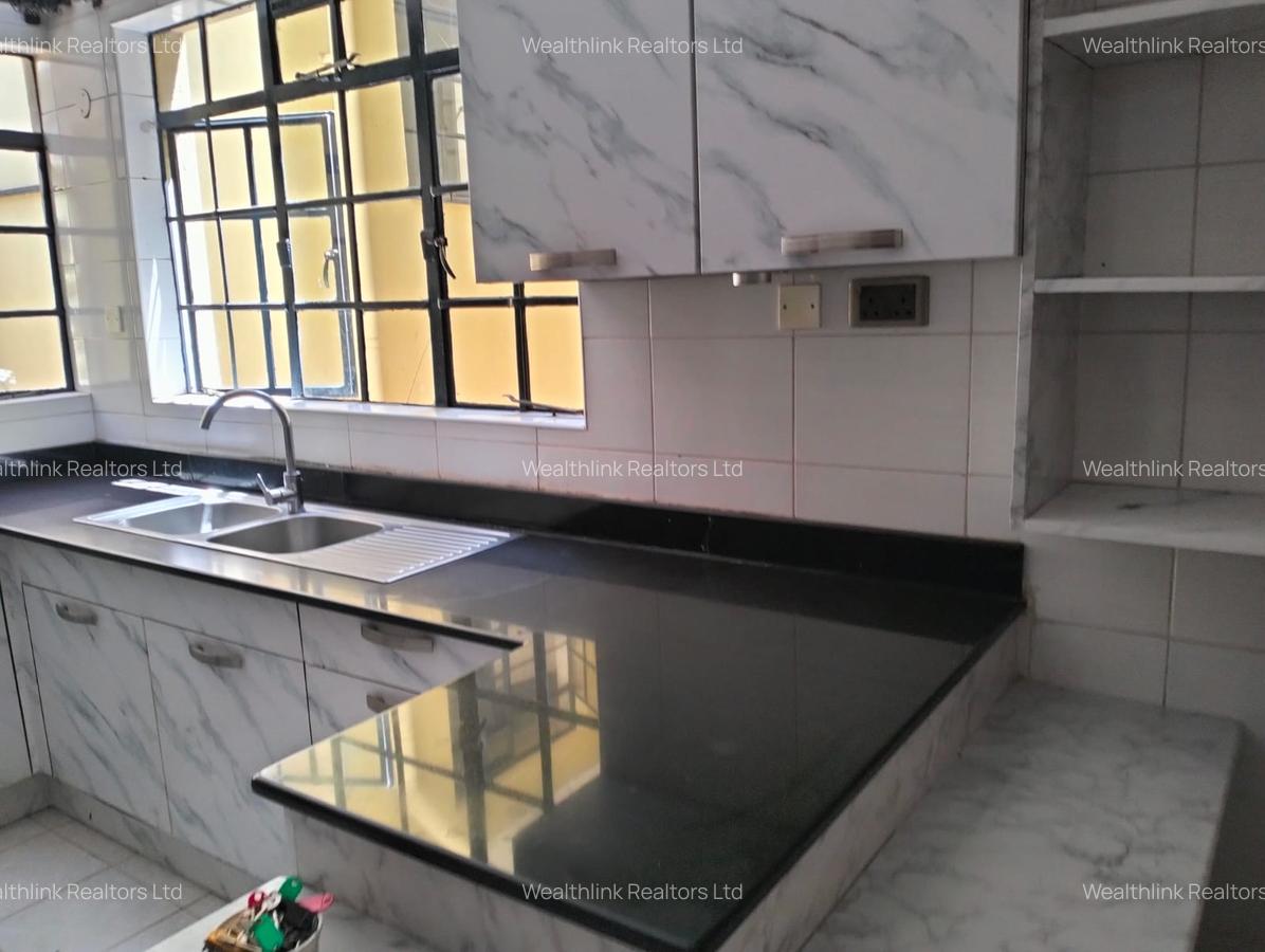 5 Bed Townhouse with En Suite at Lavington - 8