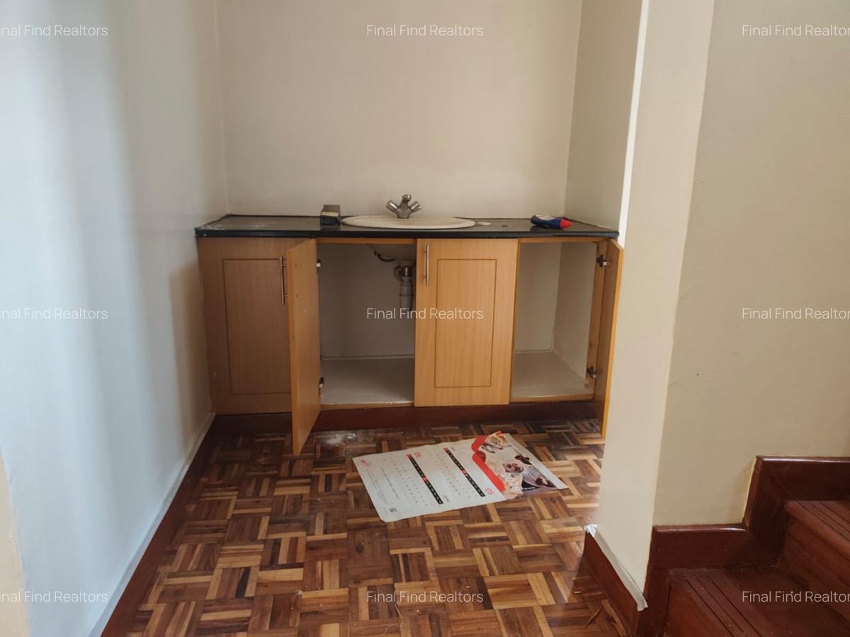4 Bed Townhouse with En Suite in Kitisuru - 13