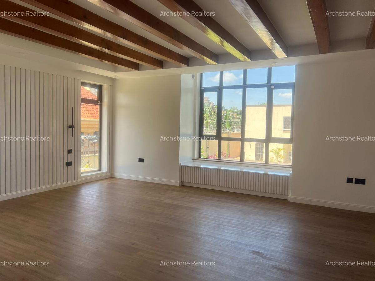 6 Bed House with En Suite in Runda - 9