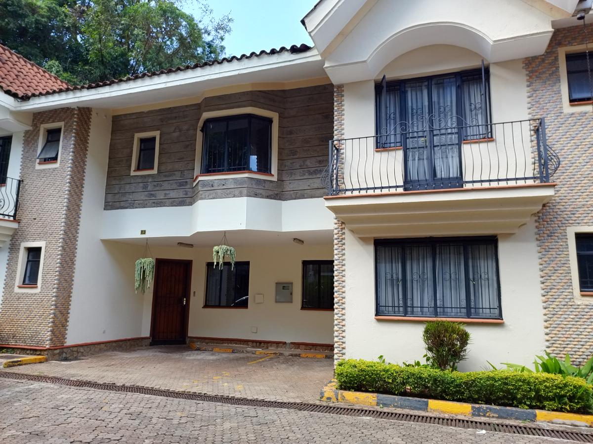 4 Bed Townhouse with En Suite in Brookside - 1