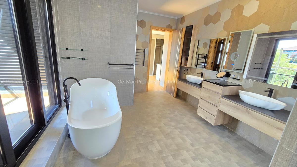 5 Bed House with En Suite in Lavington - 20