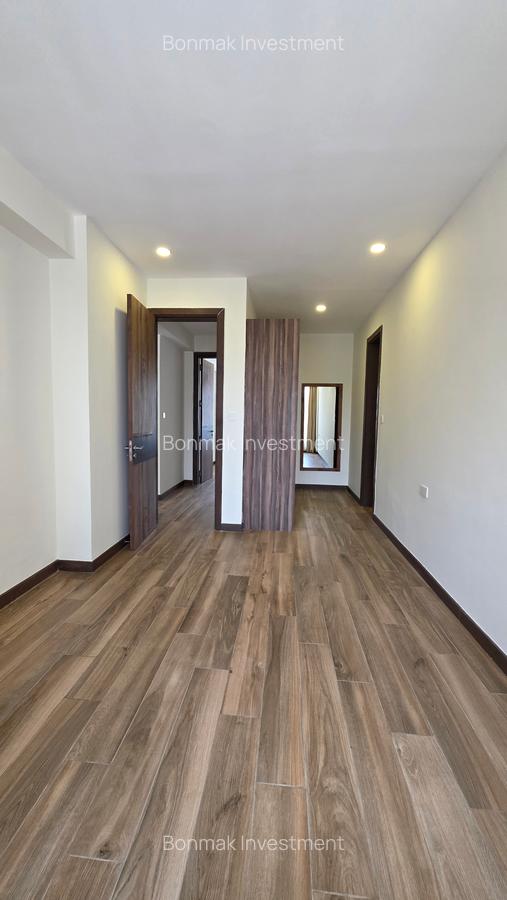 4 Bed Apartment with En Suite at Riverside Drive. - 11