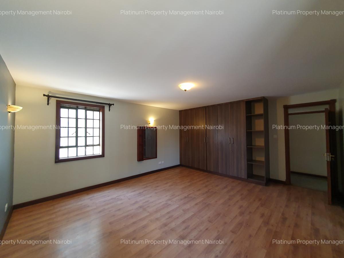 4 Bed Apartment with En Suite in Parklands - 9