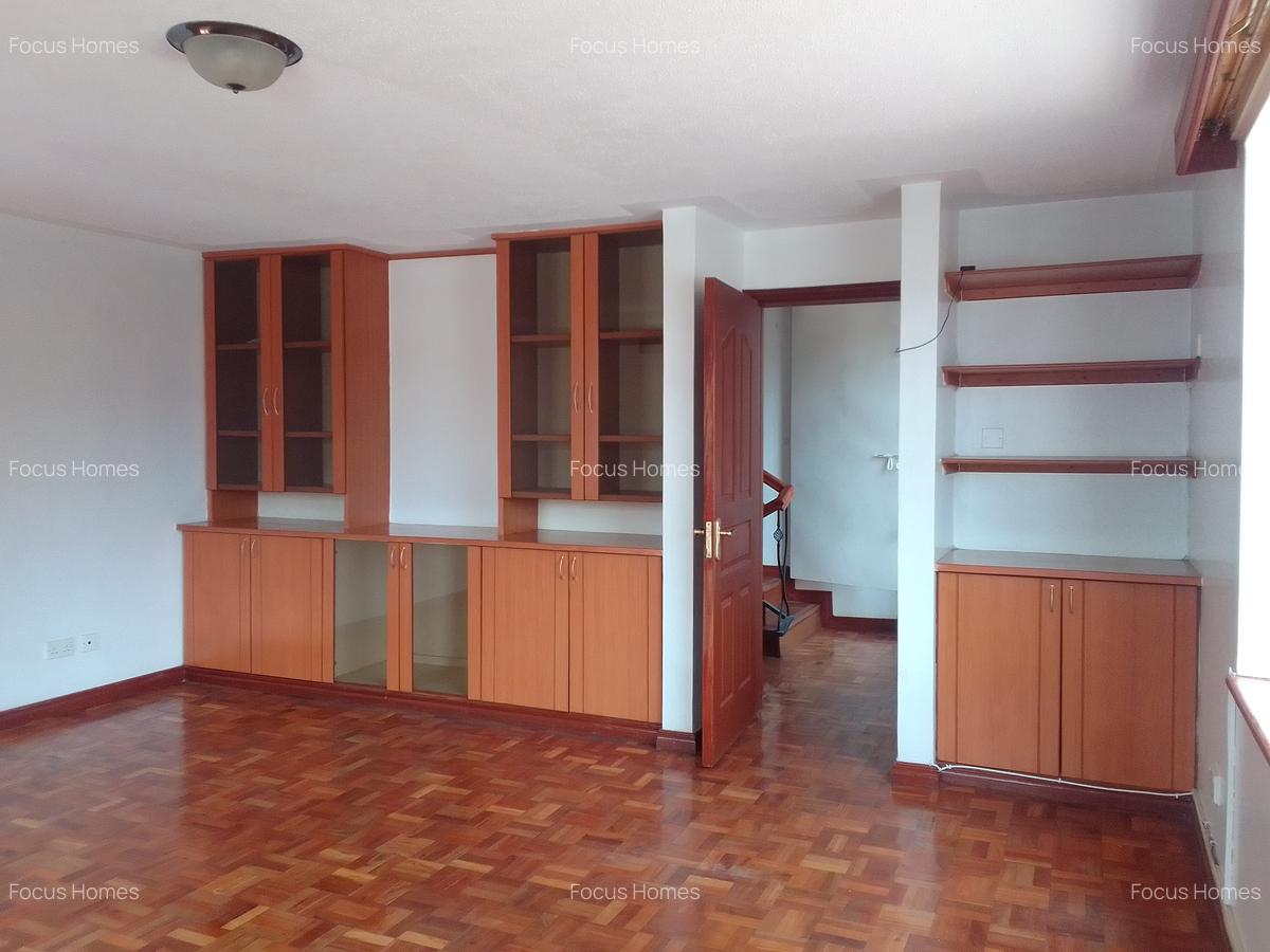 5 Bed Townhouse with En Suite in Lavington - 10