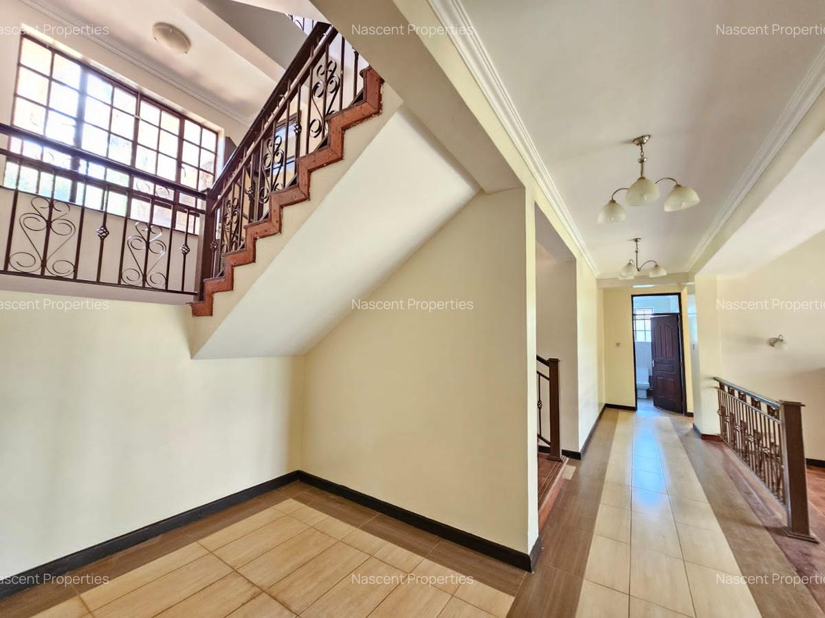 4 Bed House with En Suite in Rosslyn - 16