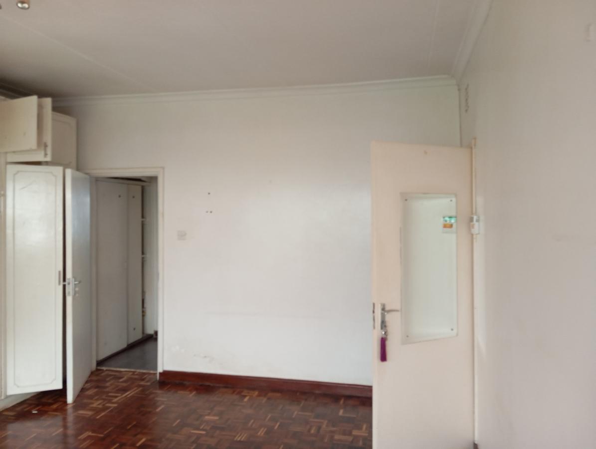 3 Bed House with En Suite at Limury Road - 11
