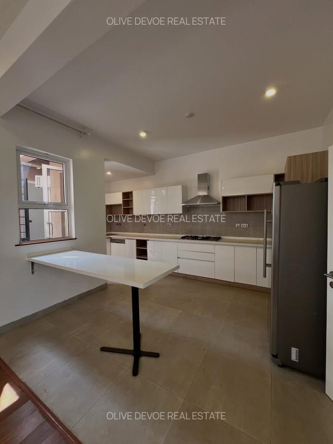 4 Bed Townhouse with En Suite in Lavington - 8