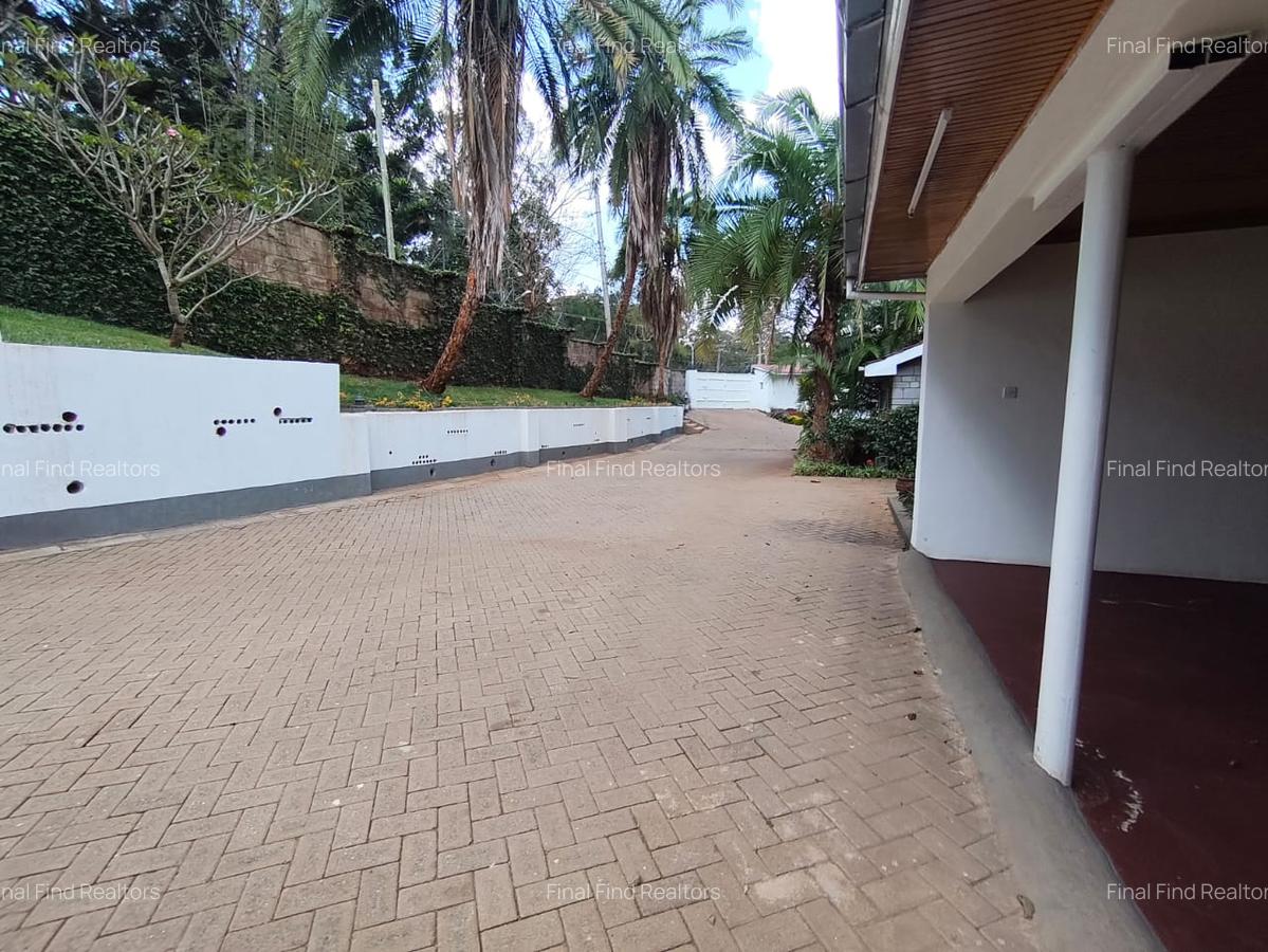 6 Bed House with Garden in Runda - 11