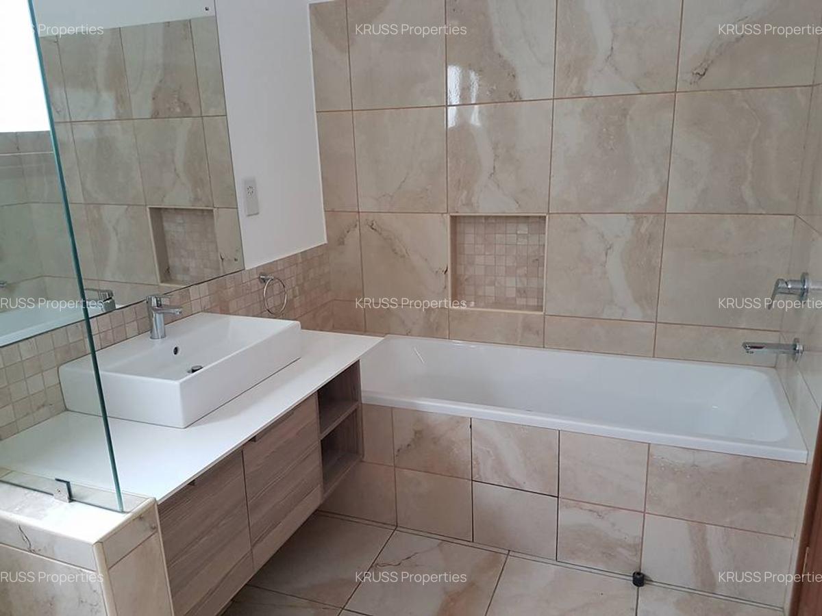 4 Bed Villa with En Suite at Hr2353 - 2