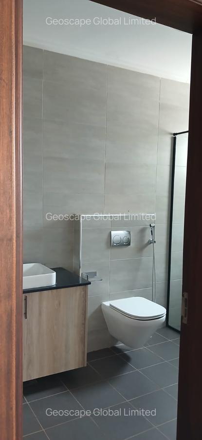4 Bed Apartment with En Suite in General Mathenge - 8