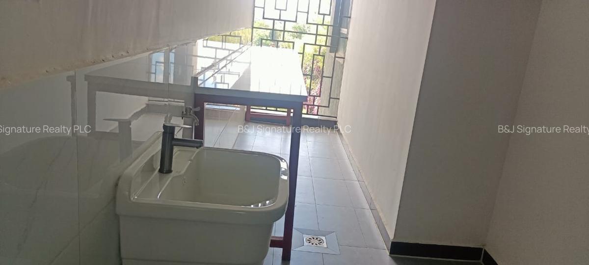 4 Bed Apartment with En Suite in Lavington - 8