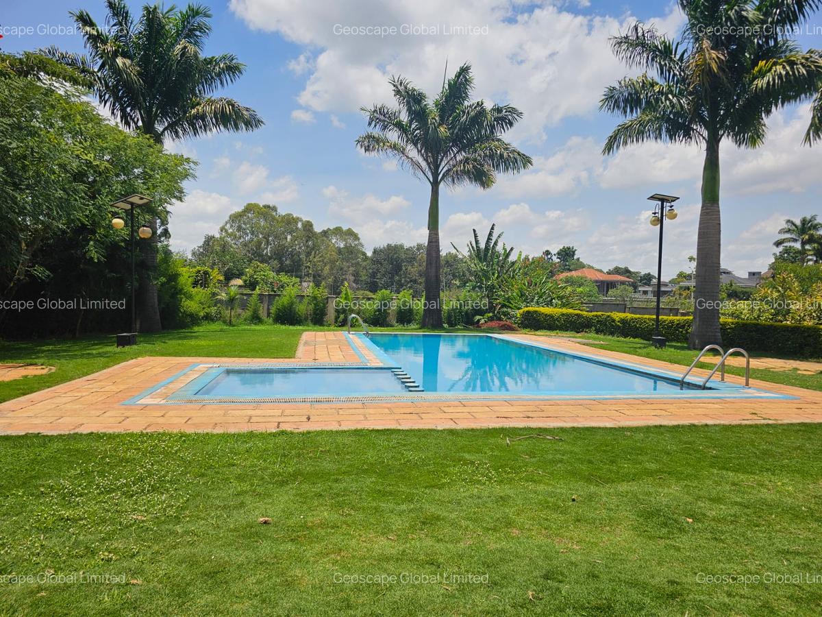 4 Bed Townhouse with En Suite in Ridgeways - 1