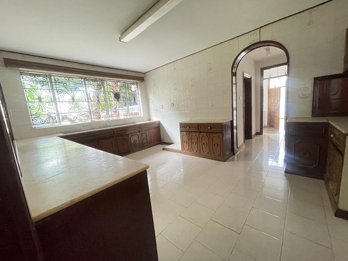 5 Bed House with En Suite in Gigiri - 12