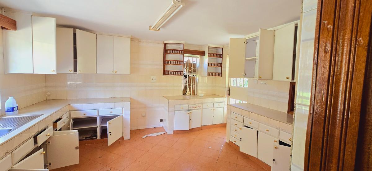 5 Bed Villa with En Suite at Off Mugumo Road - 18