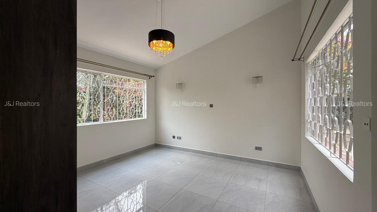 4 Bed Townhouse with En Suite in Rhapta Road - 12