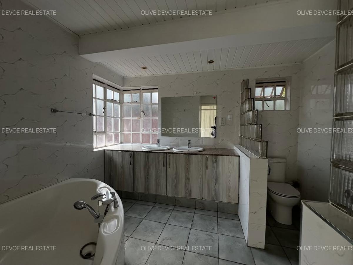 4 Bed House with En Suite in Gigiri - 2